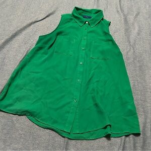 Green sleeveless blouse🍀🍀